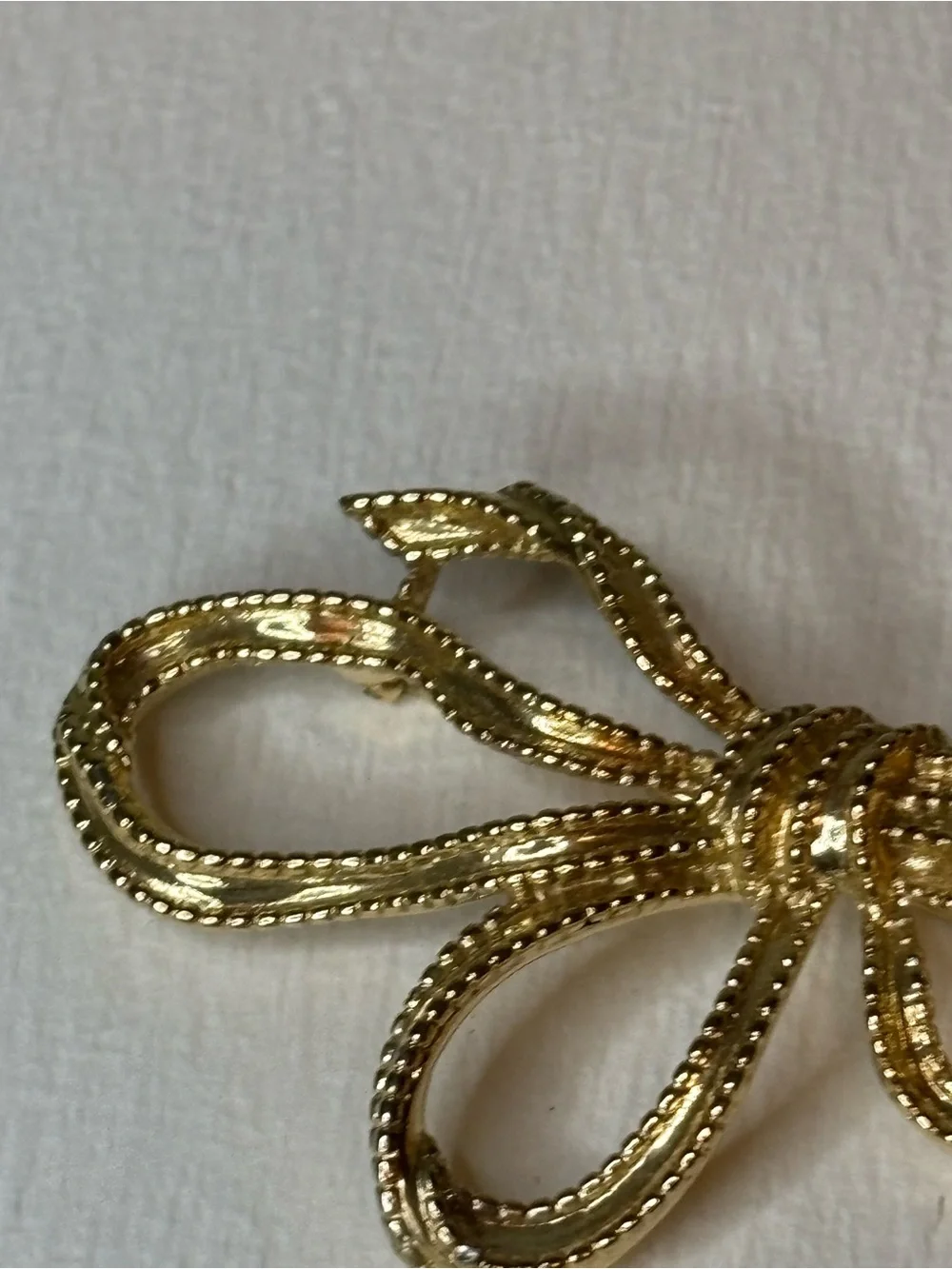 Vintage Trifari Gold Tone Bow Brooch Pin